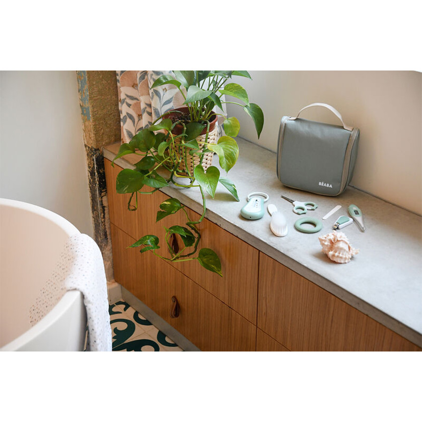 Trousse de toilette nomade 9 accessoires Vert Sauge 