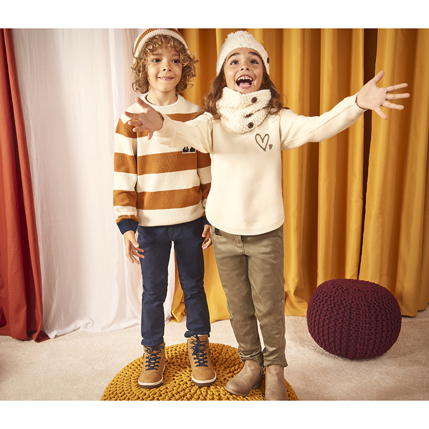 Trui in gebreid met borduursel voor meisjes 