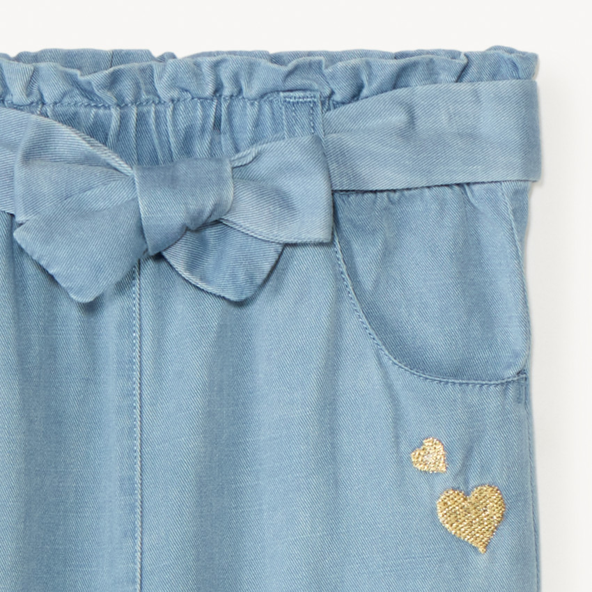 Broek met geborduurde hartjes en strikriem voor meisjesbaby 