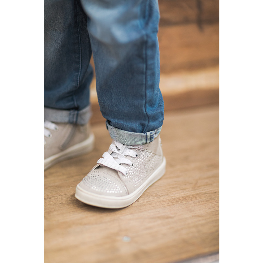 Laarsjes zilverkleur met strass 