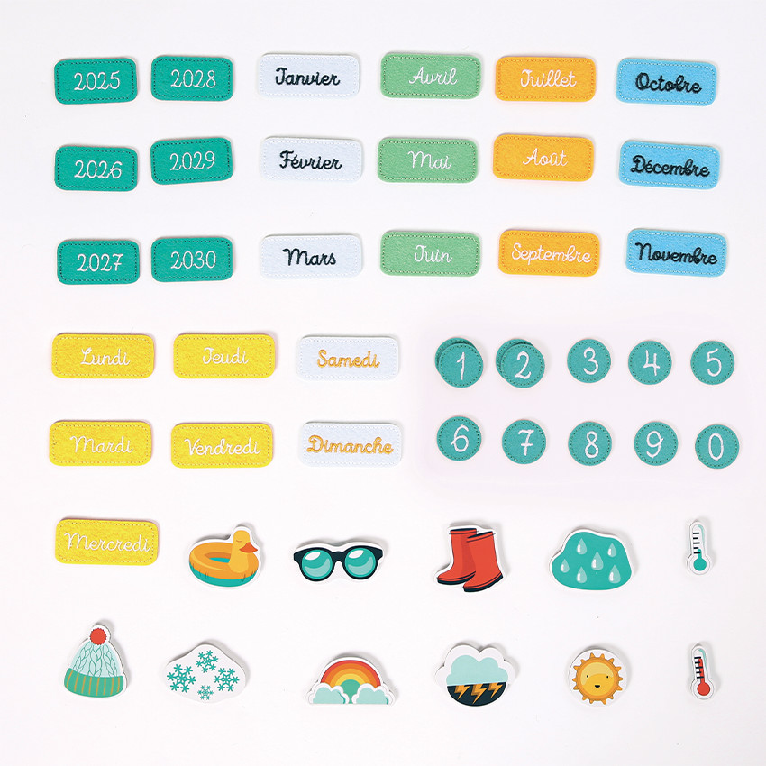 Calendrier ludique en tissu amande 
