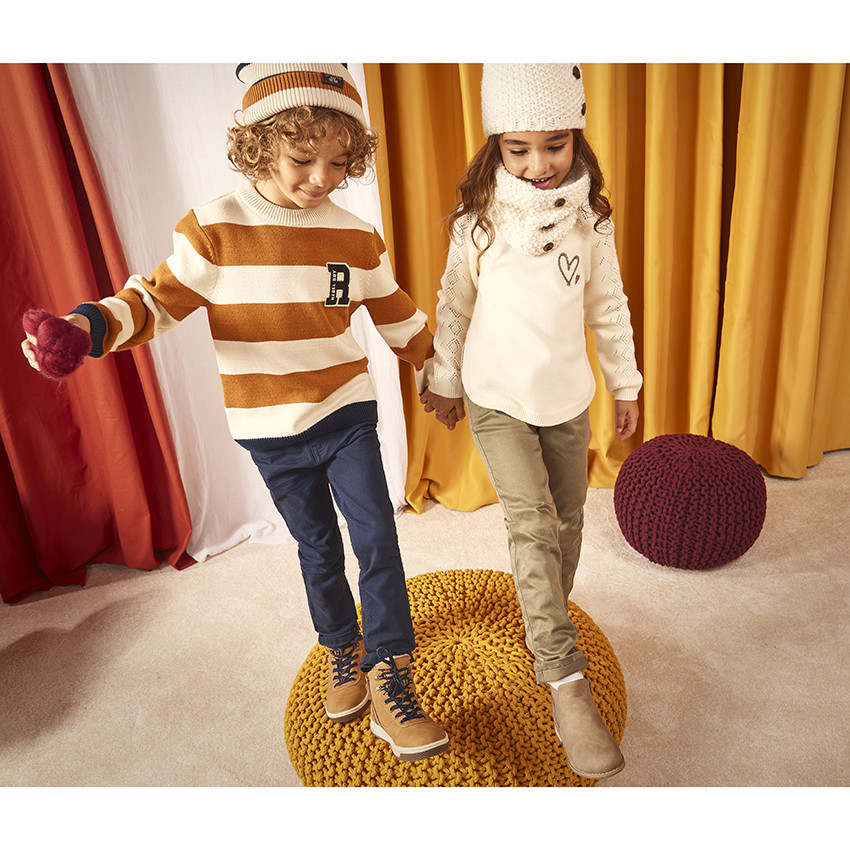 Bonnet en tricot à rayures pour garçon 