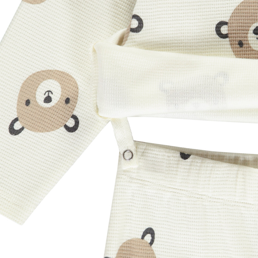 Set pyjama en nid d'abeille imprimé oursons pour bébé avec finitions différentes selon l'âge 