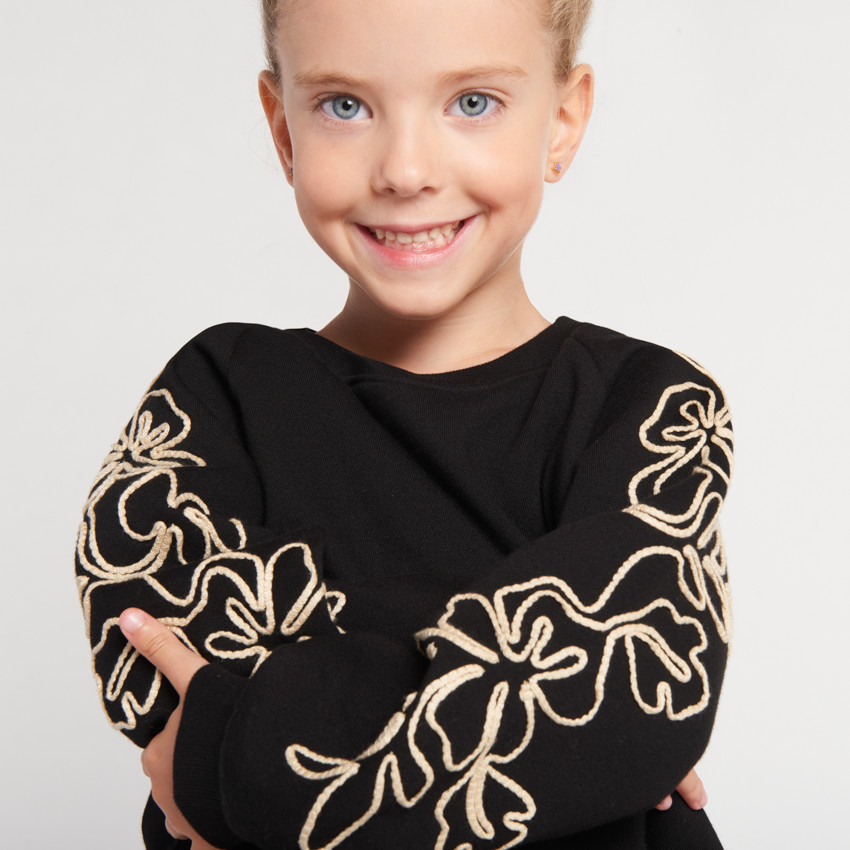 Robe en molleton uni avec manches brodées pour fille 