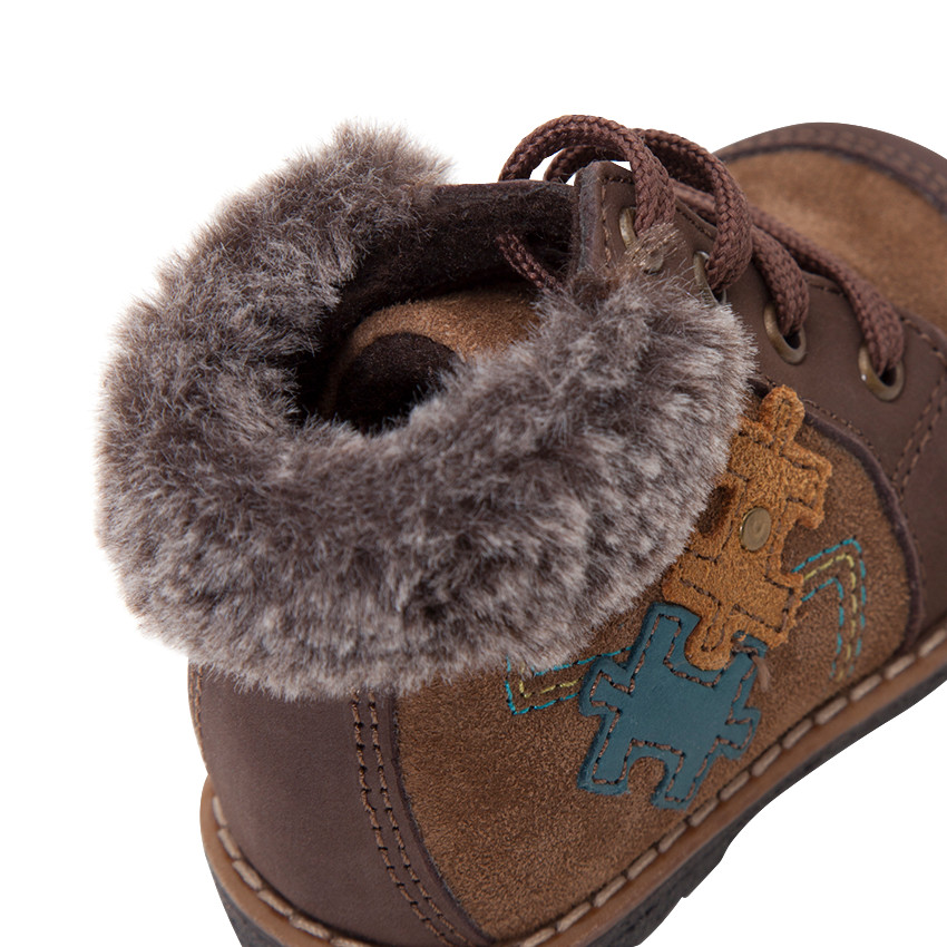 Lederen laarzen met suède en namaakbont bovenaan 