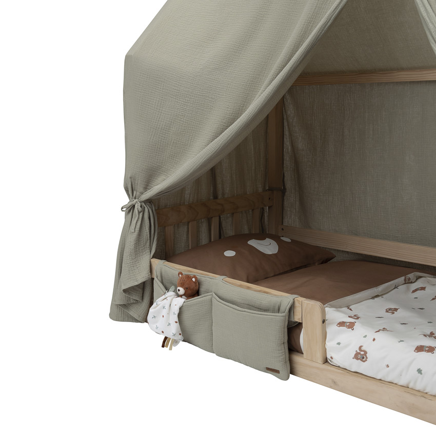 Hangende bedzak van groene gaas 