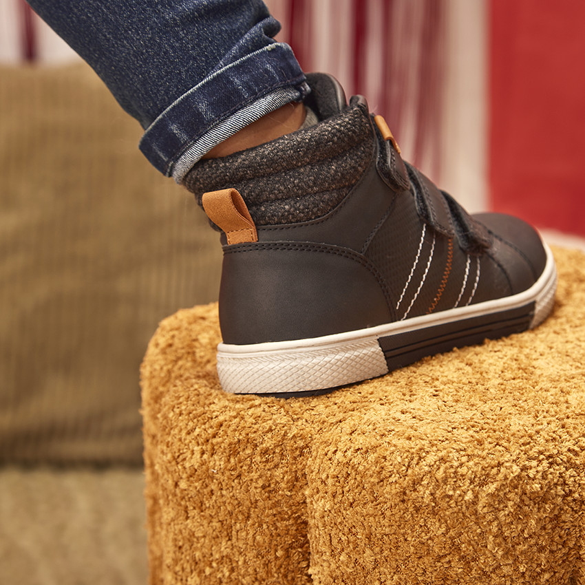 Bottillons noirs triples velcros pour bébé garçon 