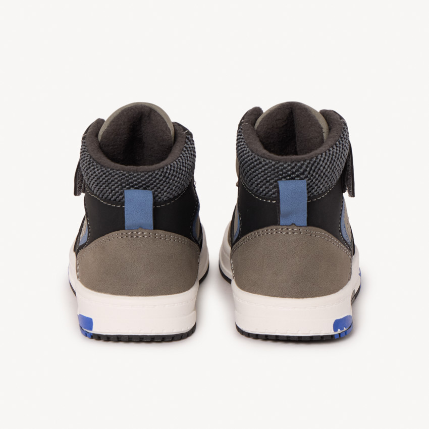 Taupekleurige laarsjes met fluwelen kraag, veters en velcro voor babyjongens 