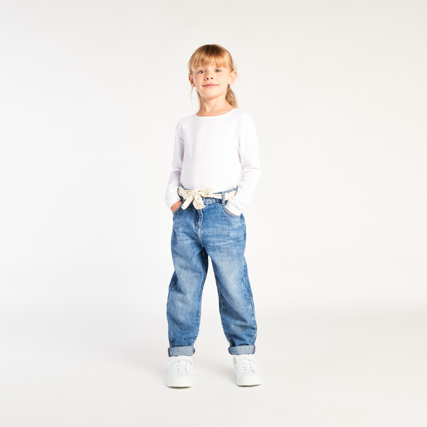 Jeans in denim mom fit met fantasie halsdoek voor meisjes 