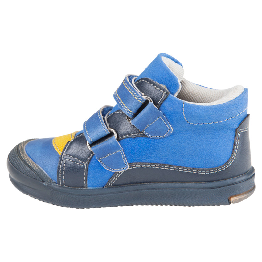 Laarsjes in ﻿imitatie leder met klittenband met inzetstuk 