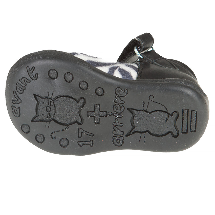 Baby's in leder in zwarte kleur met inzetstuk in zebra 