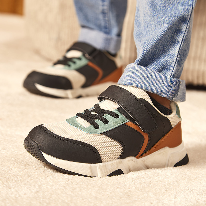 Lage sneakers met mesh inzetstukken voor jongens 