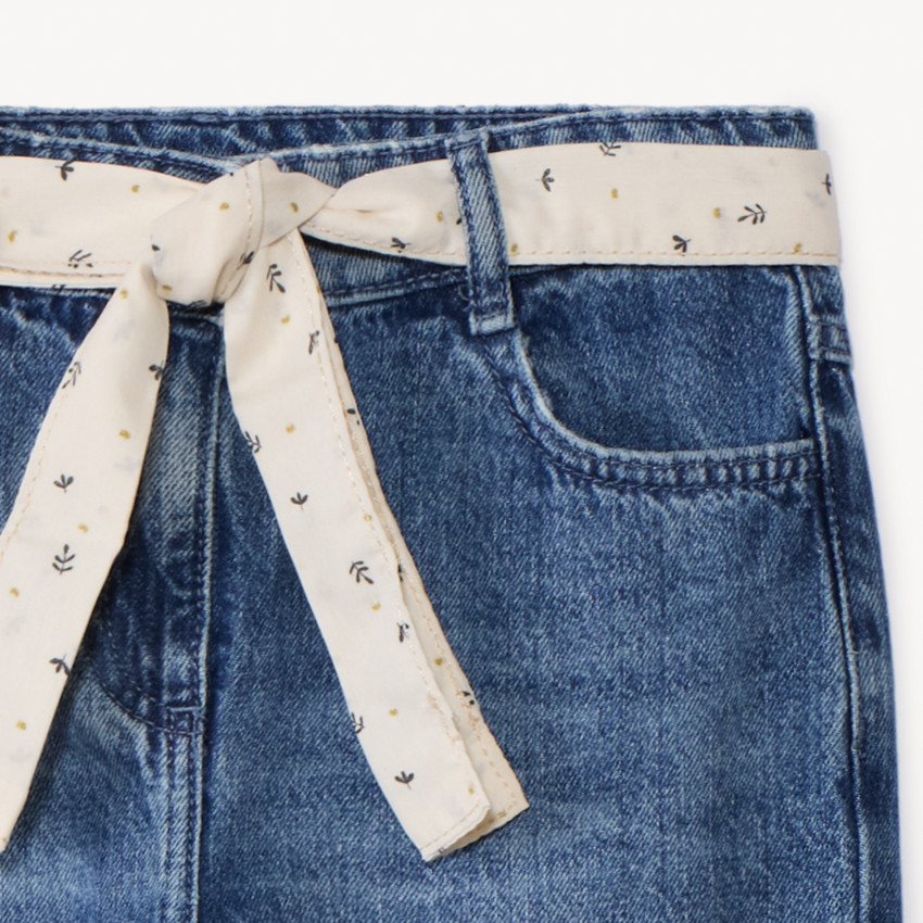 Jeans in denim mom fit met fantasie halsdoek voor meisjes 