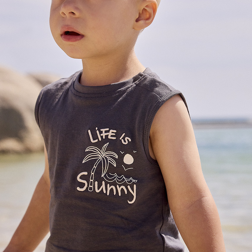 Tweedelig set met bedrukte bermuda voor baby jongen 