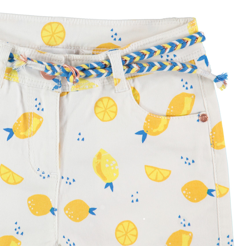 Korte broek in twill met een all-over print en koorden in de taille 