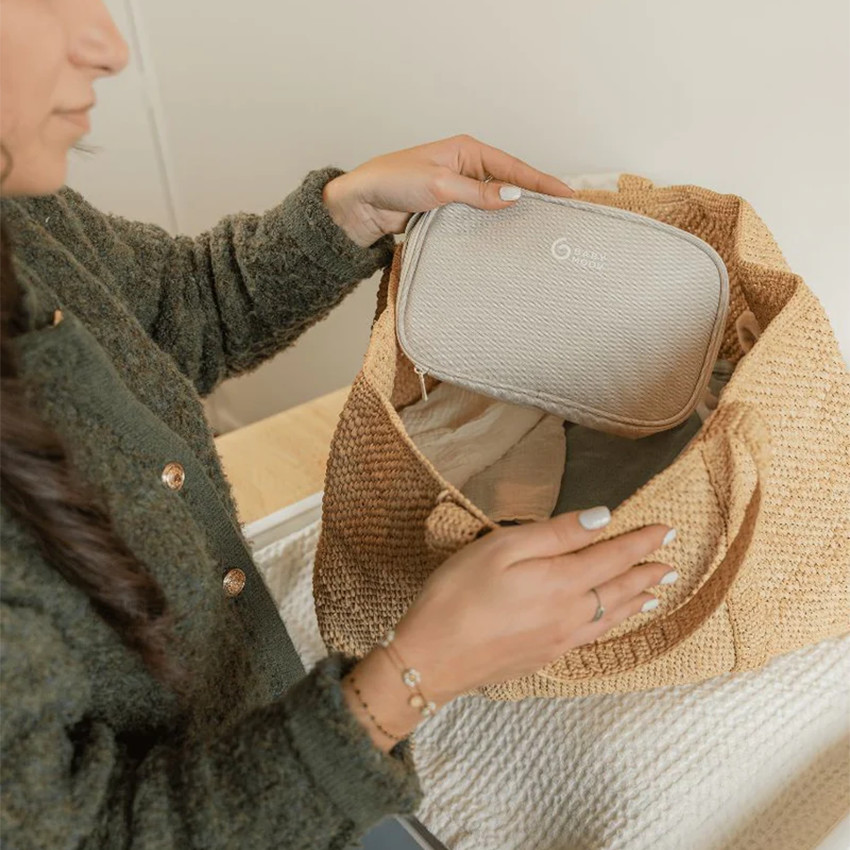 Trousse de toilette bébé avec 9 accessoires sand 