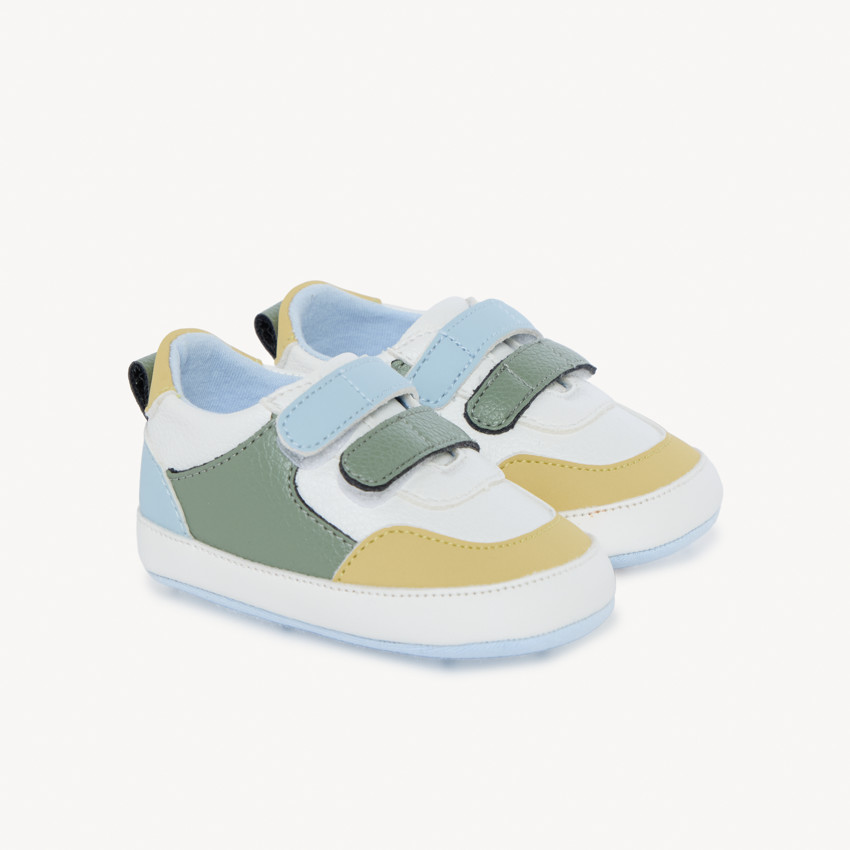 Schoenen met contrasterende inzetstukken voor babyjongen 