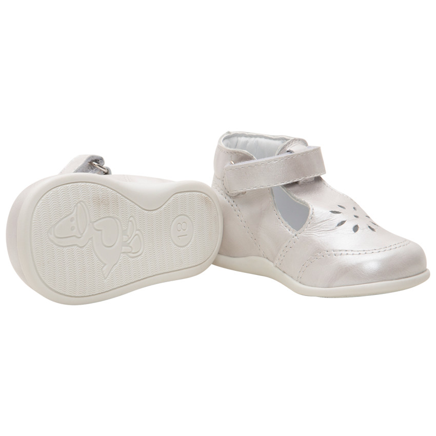 Salomés en cuir irisé et motif perforé 