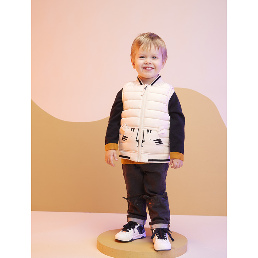 Effen jeans met tijgerprint en oren in reliëf voor baby jongen 