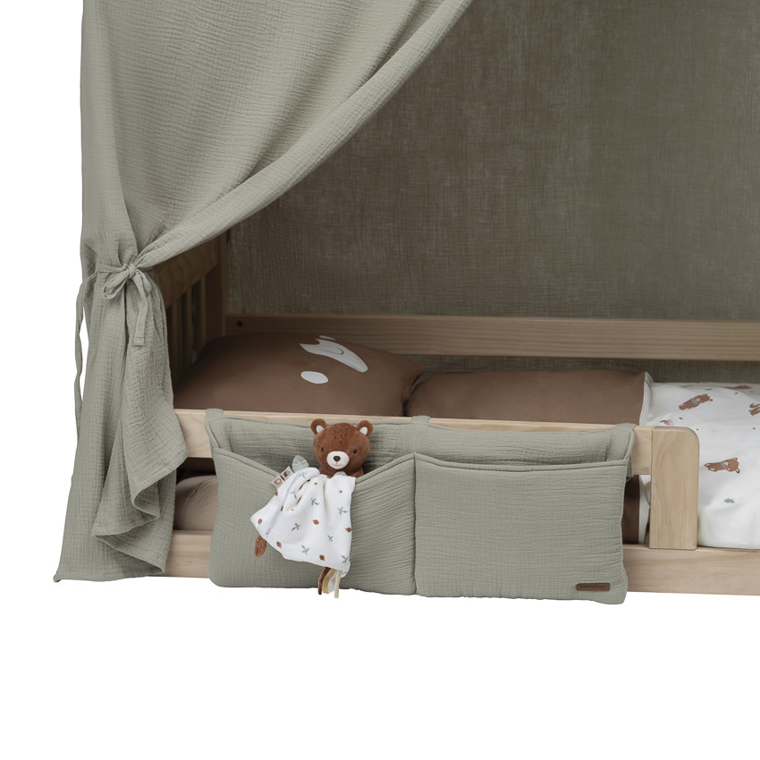 Hangende bedzak van groene gaas 