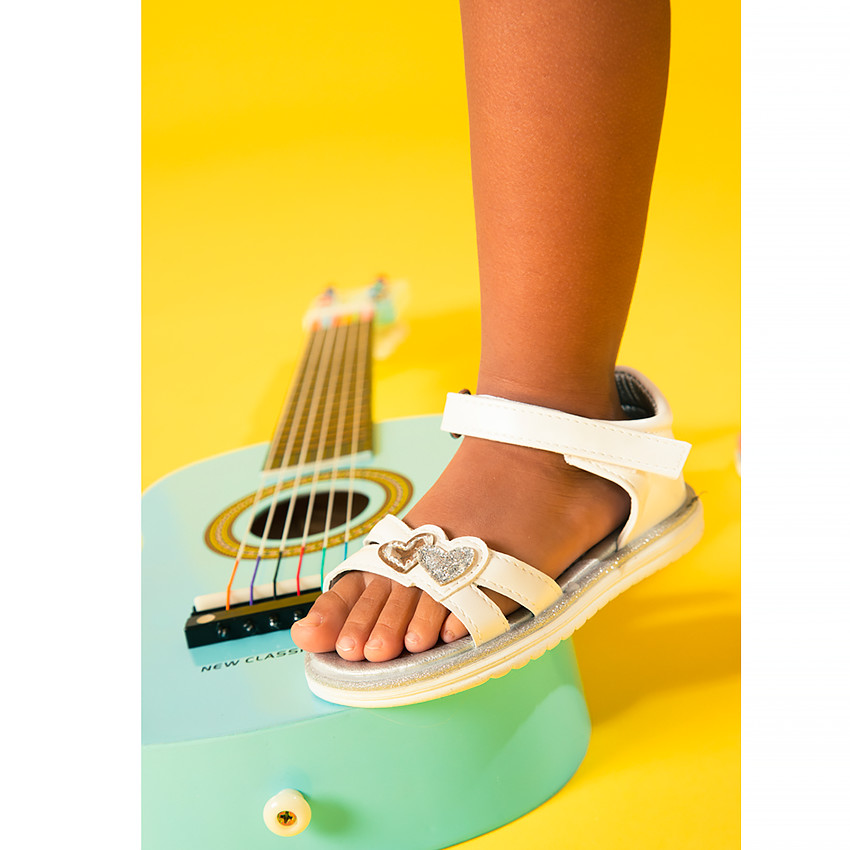 Sandales à cœurs argentés pour bébé fille 