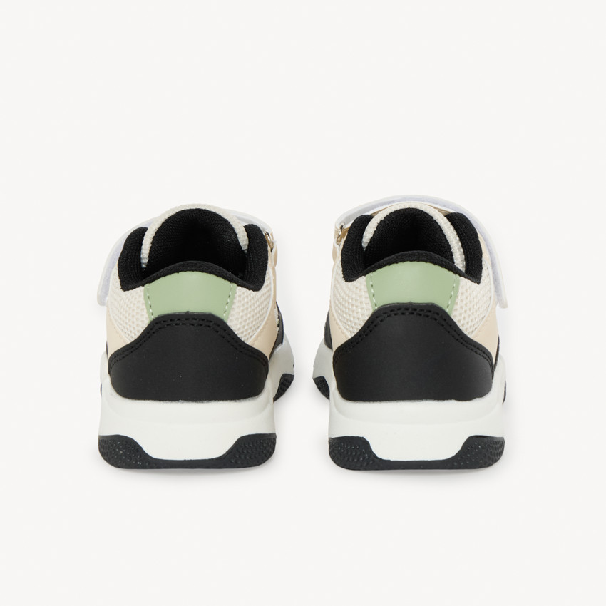 Sportieve mesh sneakers met inzetstukken voor babyjongen 