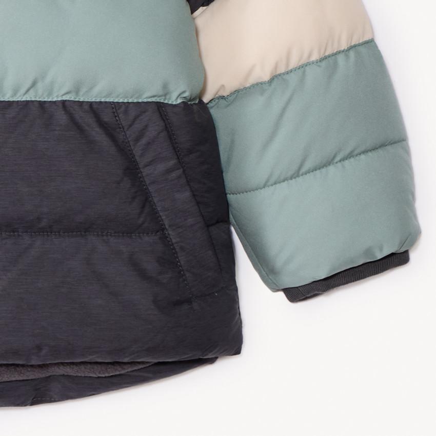 Gewatteerde donsjas met colorblock-effect voor babyjongens 
