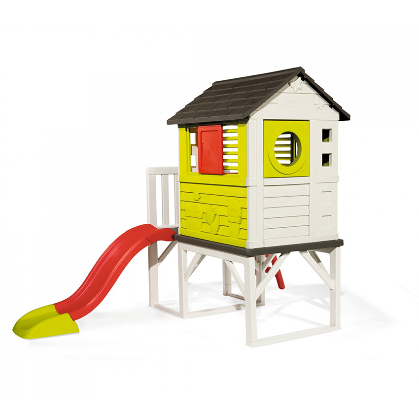 Maison pilotis d'extérieur avec toboggan 