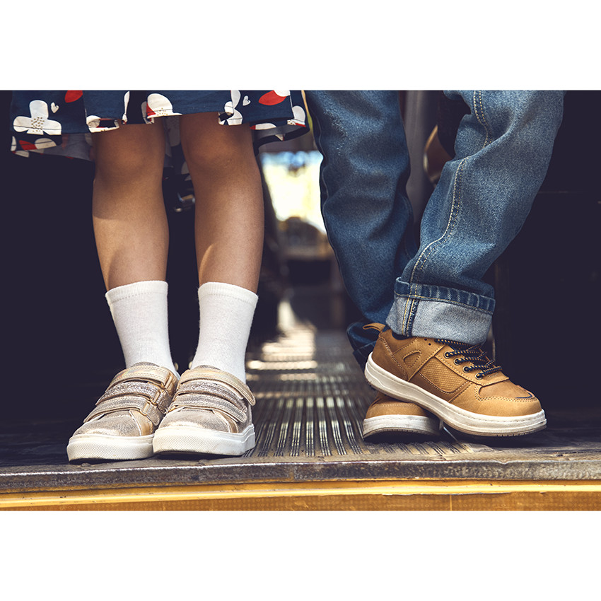 Baskets basses à lacets et empiècements pour garçon 